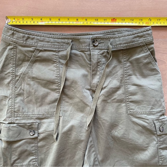 L.L. Bean Favourite Fit Women’s Green Khaki Cargo Shorts - Olive - Picture 8 of 10